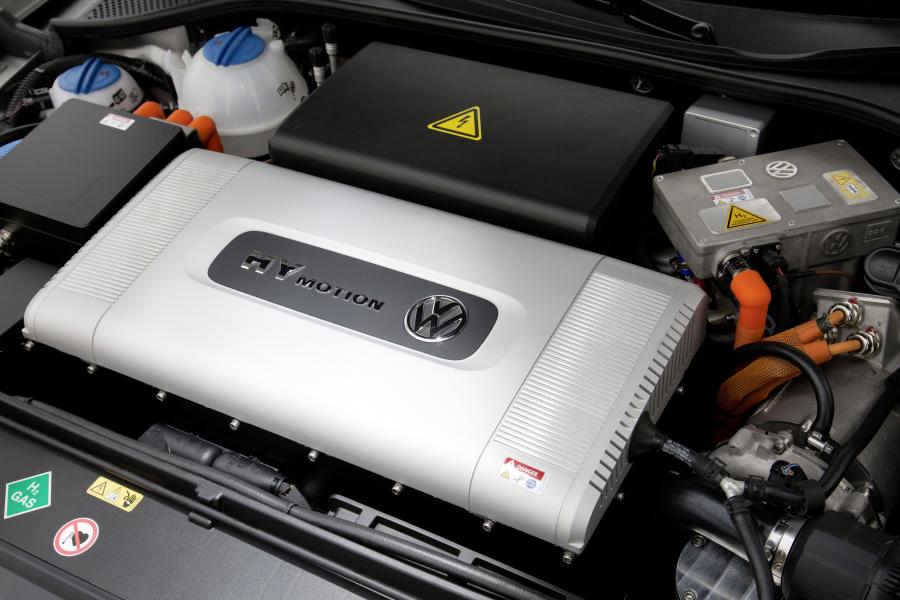  Volkswagen Passat HyMotion Concept 2014 года  (фото 2 из 13)
